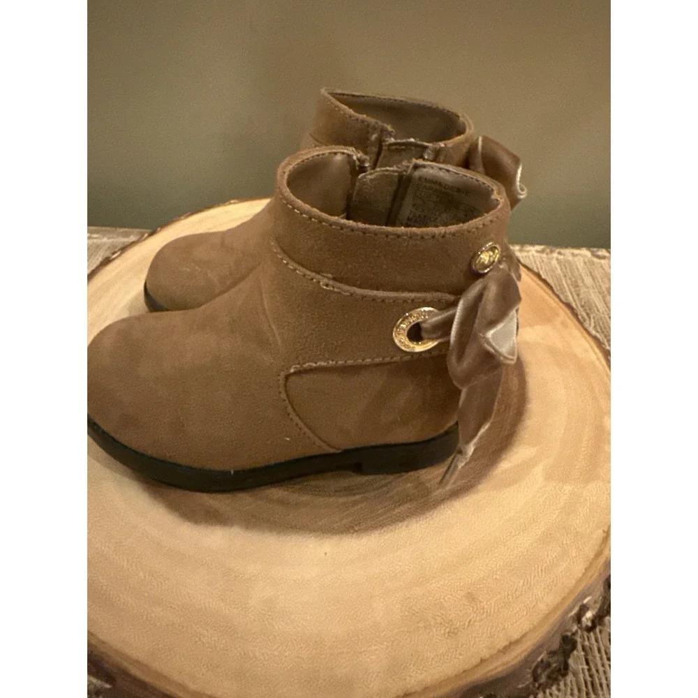 MICHAEL‎ Michael Kors Emma Deb Bow Charm Bootie Baby Girl's 5 Caramel New